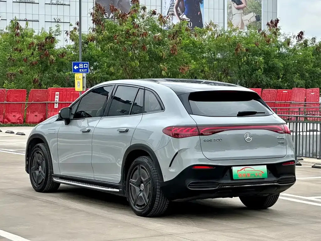 Mercedes-Benz EQE SUV — фото 8