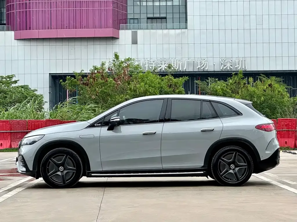 Mercedes-Benz EQE SUV — фото 3