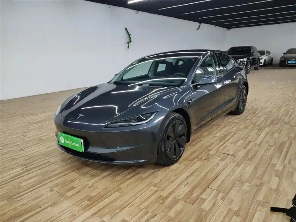 Tesla Model 3 — фото 1