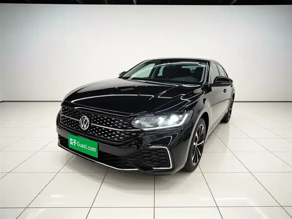 Volkswagen Passat — фото 1