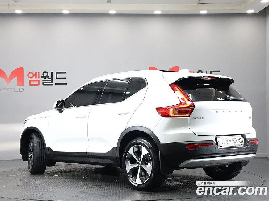 Volvo XC40 — фото 7