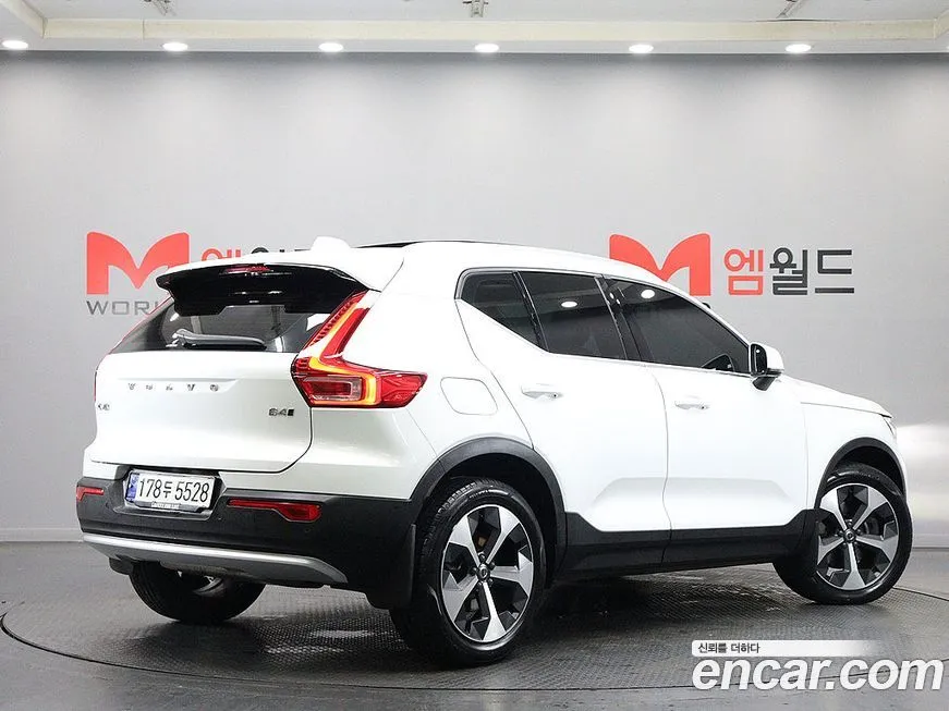 Volvo XC40 — фото 4