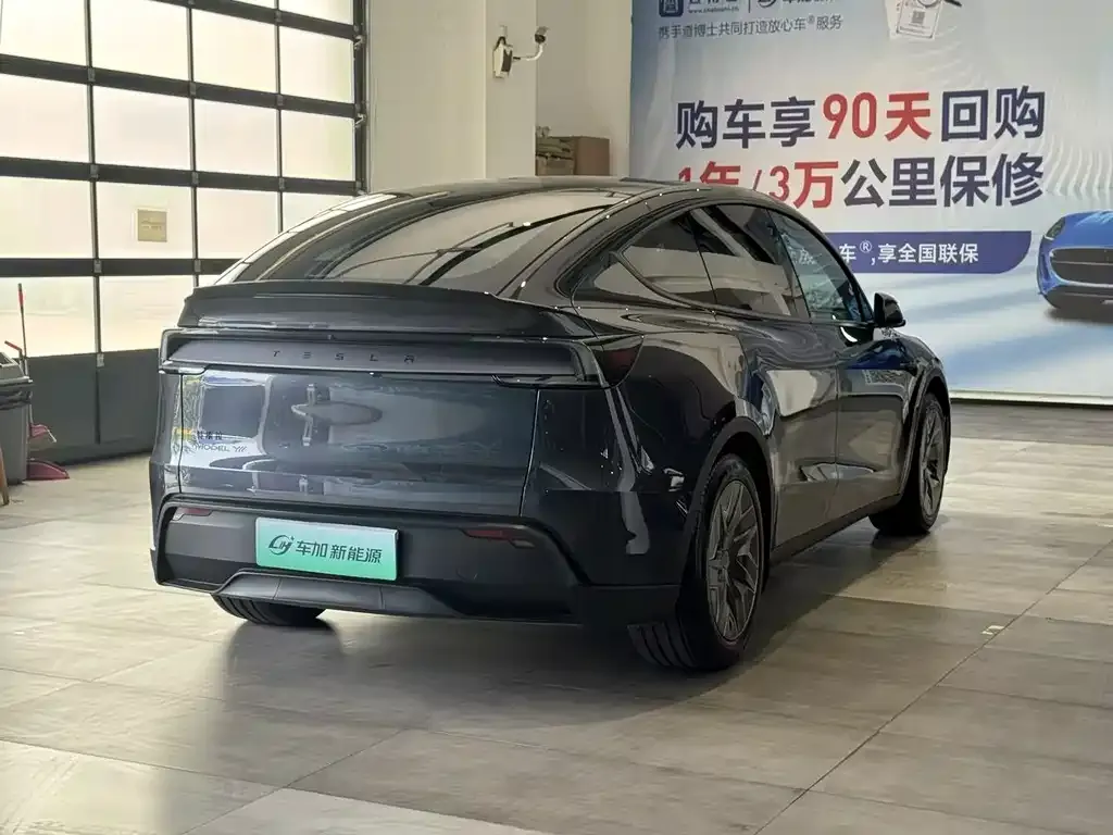 Tesla Model Y L — фото 7