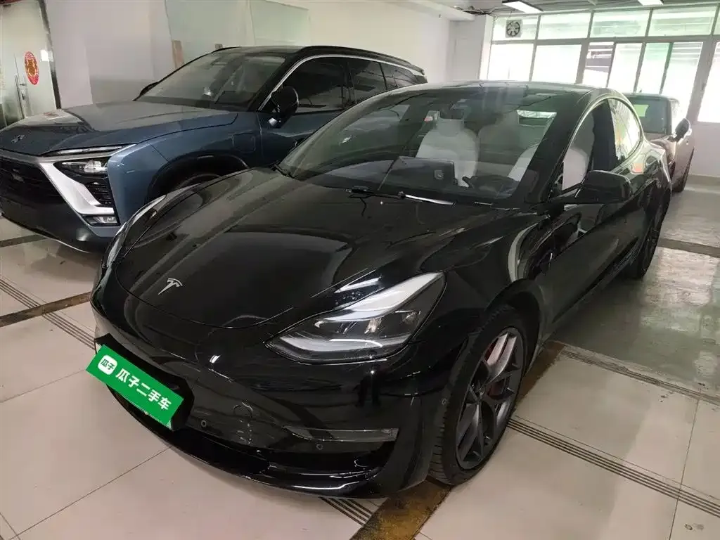 Tesla Model 3 — фото 3
