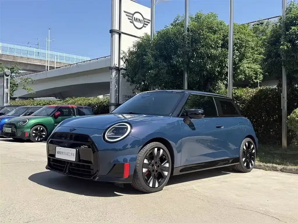 MINI JCW Electric — фото 1