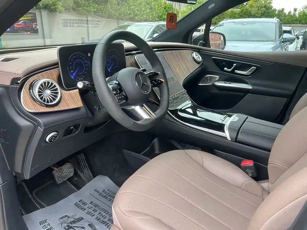 Mercedes-Benz EQE SUV — фото 4