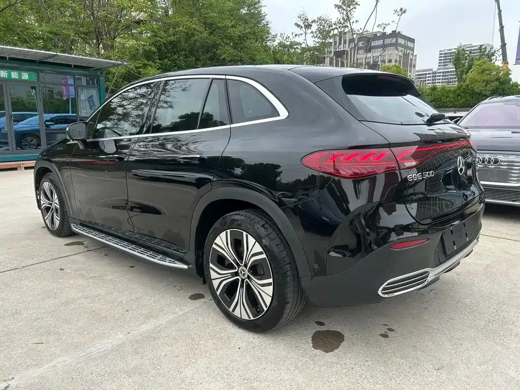 Mercedes-Benz EQE SUV — фото 7