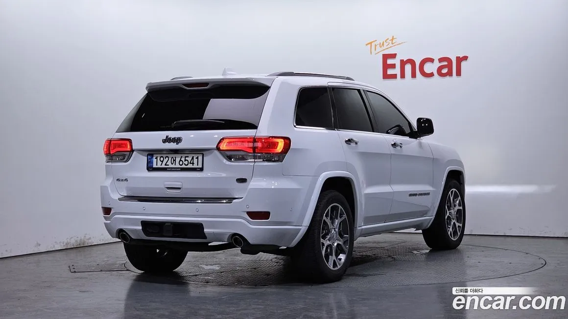 Jeep Cherokee — фото 8