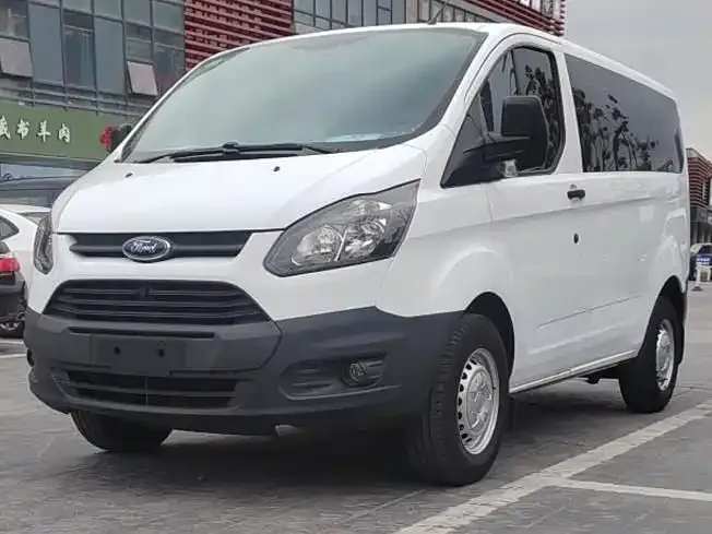 Ford Transit — фото 1