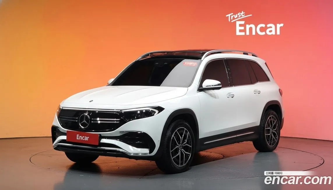 Mercedes-Benz EQB — фото 1