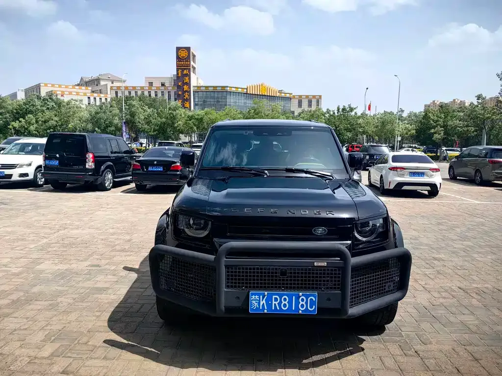 Land Rover Defender — фото 1