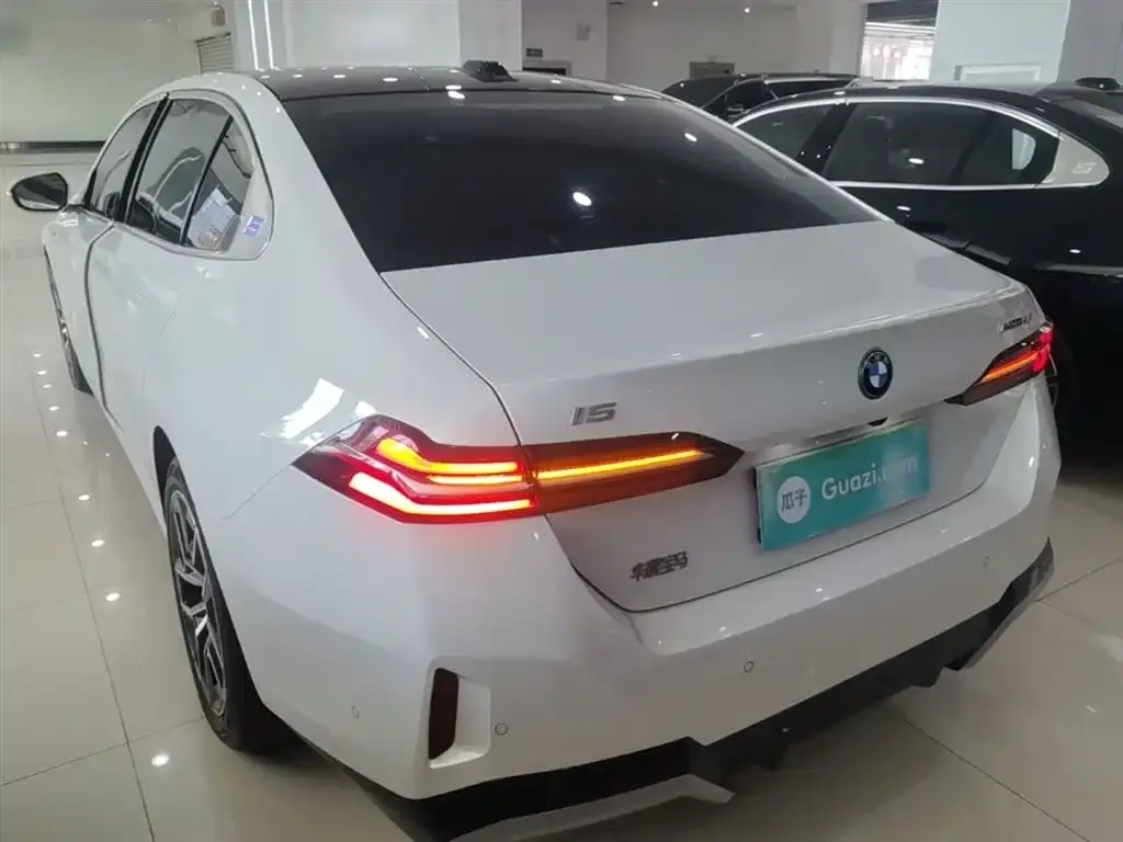 BMW i5 — фото 2