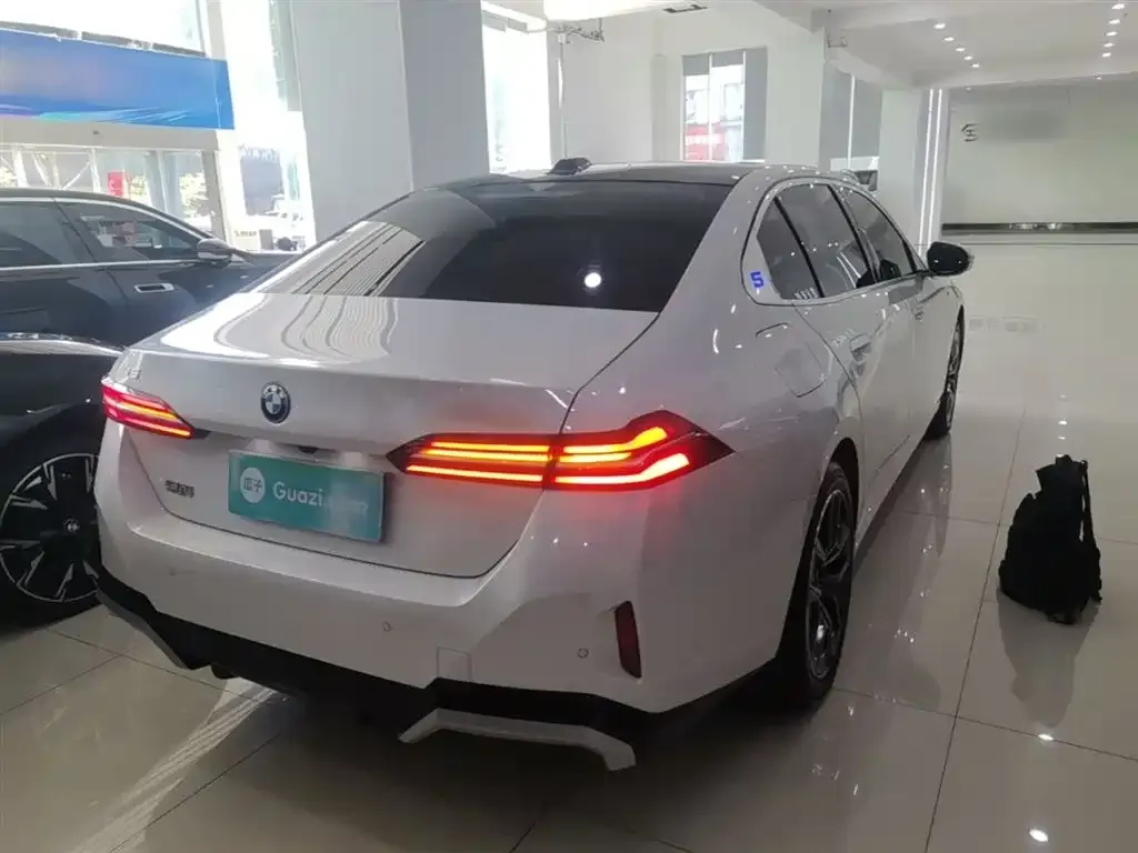 BMW i5 — фото 9