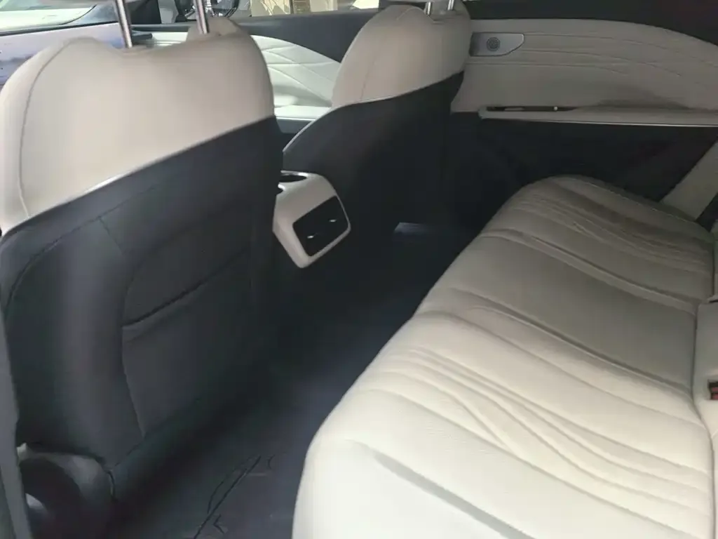 Geely Galaxy E8 — фото 2