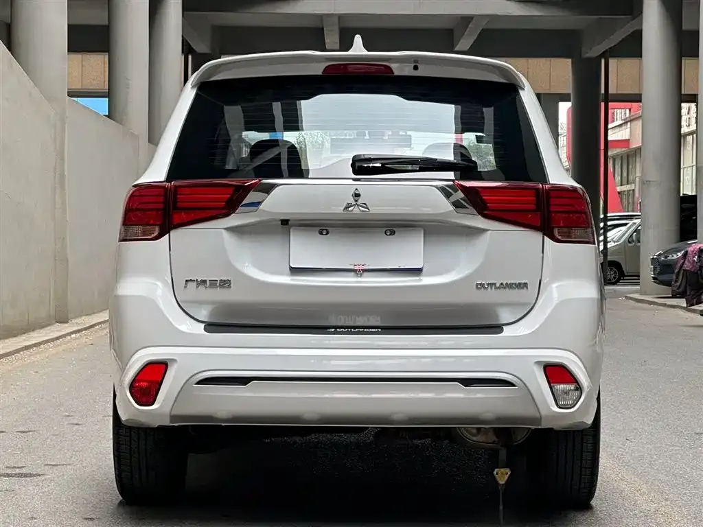 Mitsubishi Outlander — фото 3