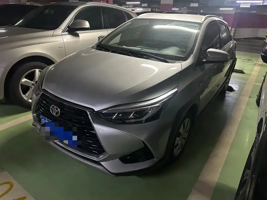 Toyota Yaris L — фото 1