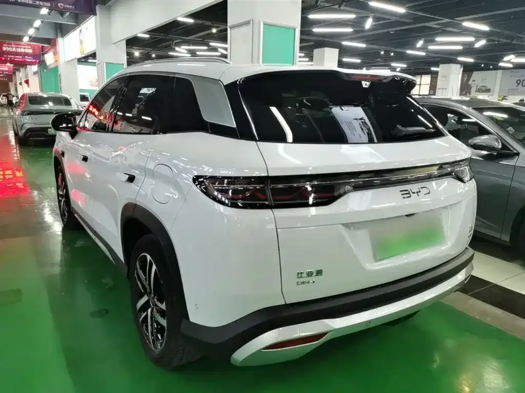 BYD L DM-i — фото 10
