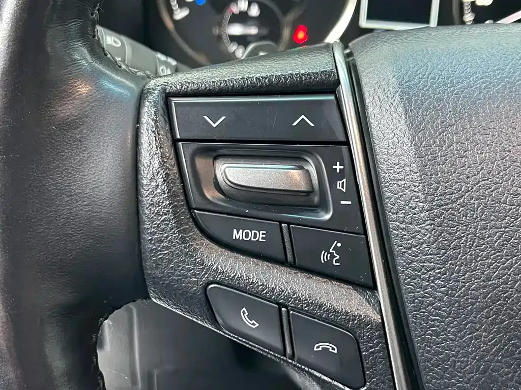 Toyota Vellfire — фото 10