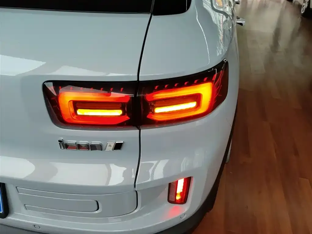 Geely Icon — фото 6