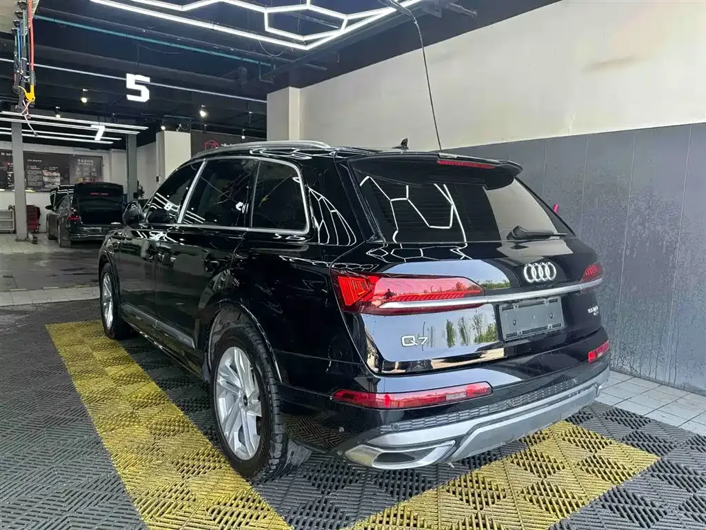 Audi Q7 — фото 6