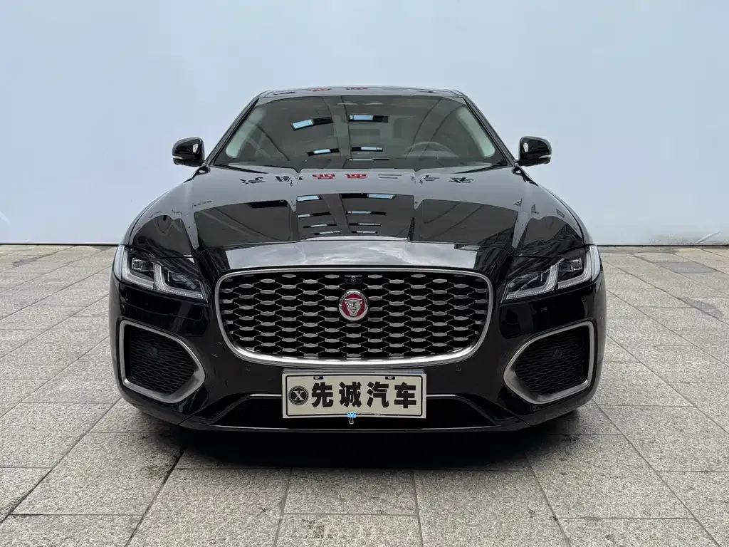 Jaguar XFL — фото 10