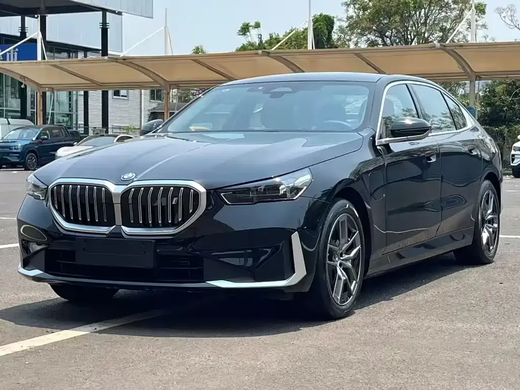 BMW i5 — фото 1
