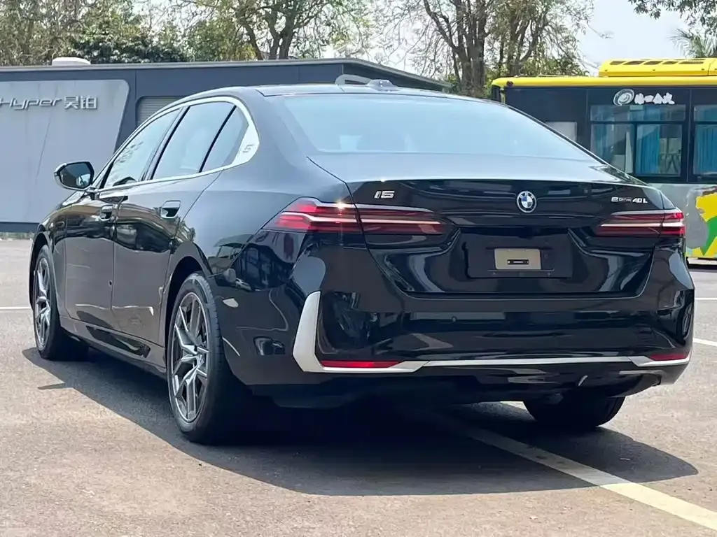 BMW i5 — фото 4