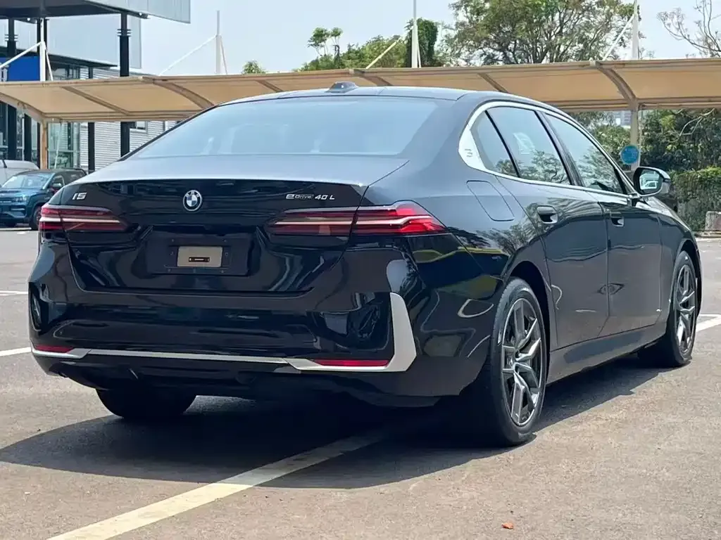BMW i5 — фото 6