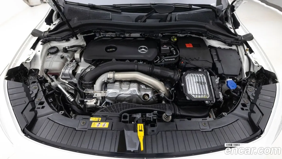 Mercedes-Benz GLA-Class — фото 10