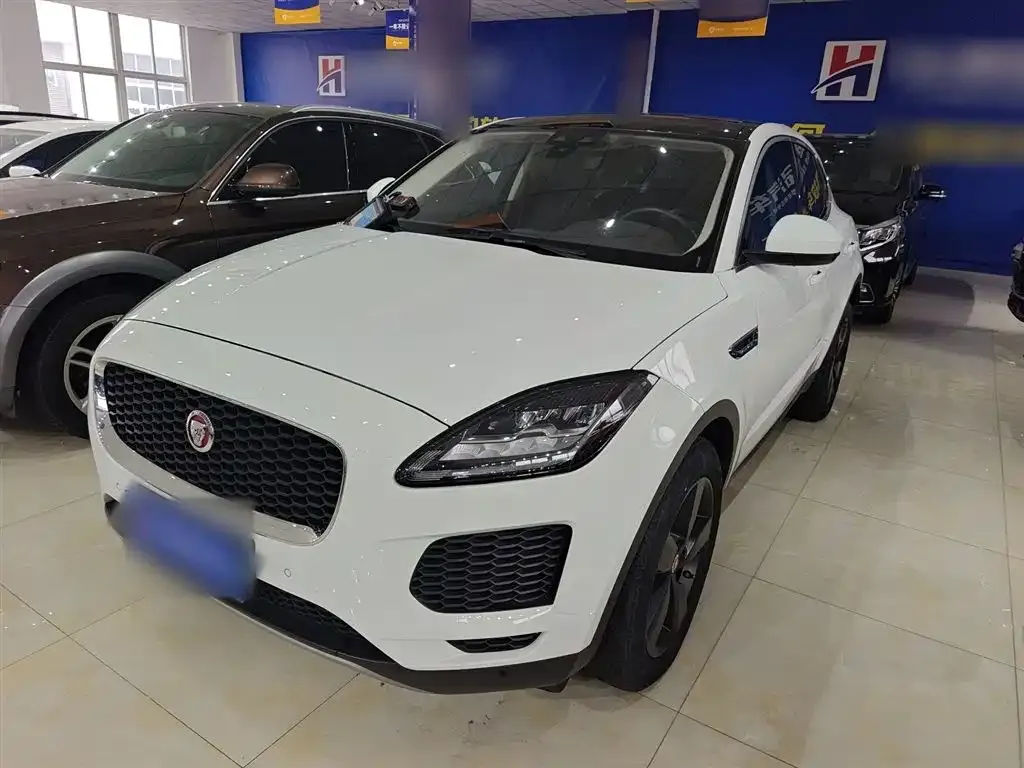 Jaguar E-PACE — фото 1