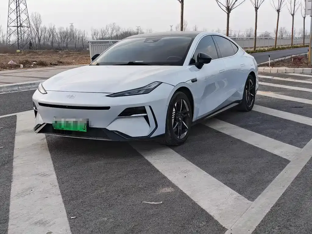 Geely Galaxy E8 — фото 1
