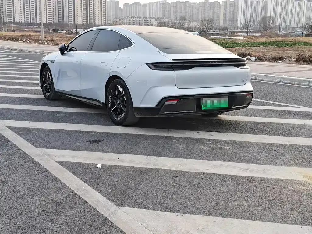 Geely Galaxy E8 — фото 2