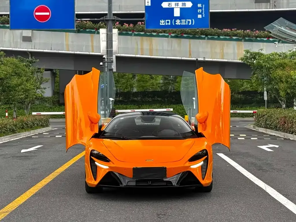 McLaren Artura — фото 1