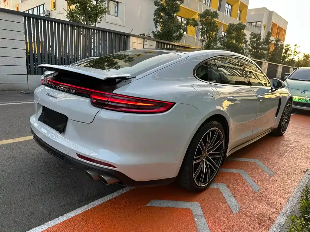 Porsche Panamera — фото 9
