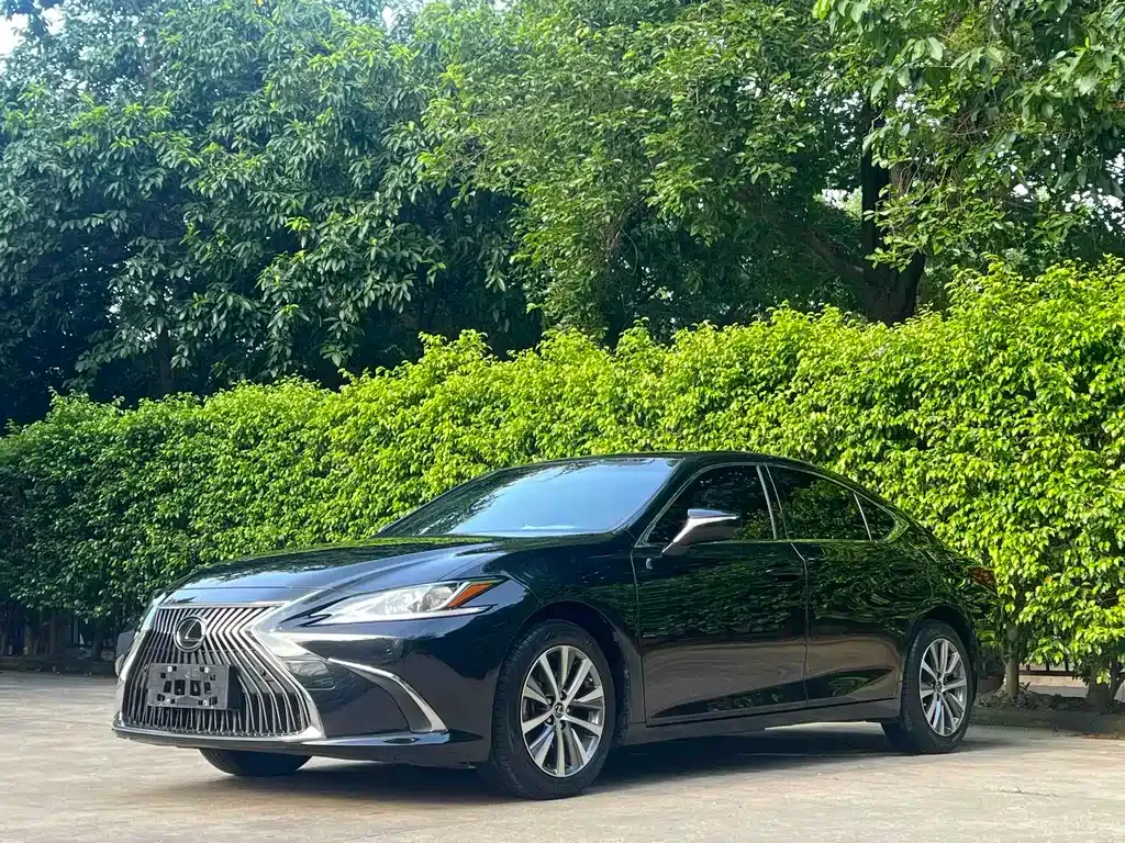 Lexus ES — фото 1