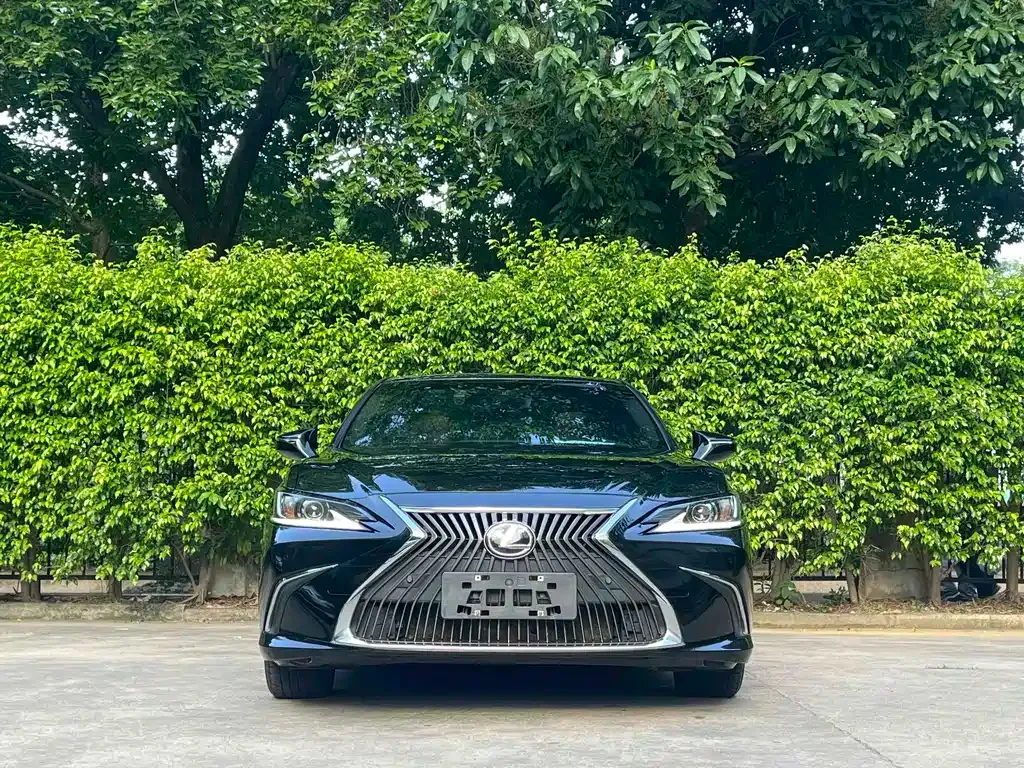 Lexus ES — фото 8