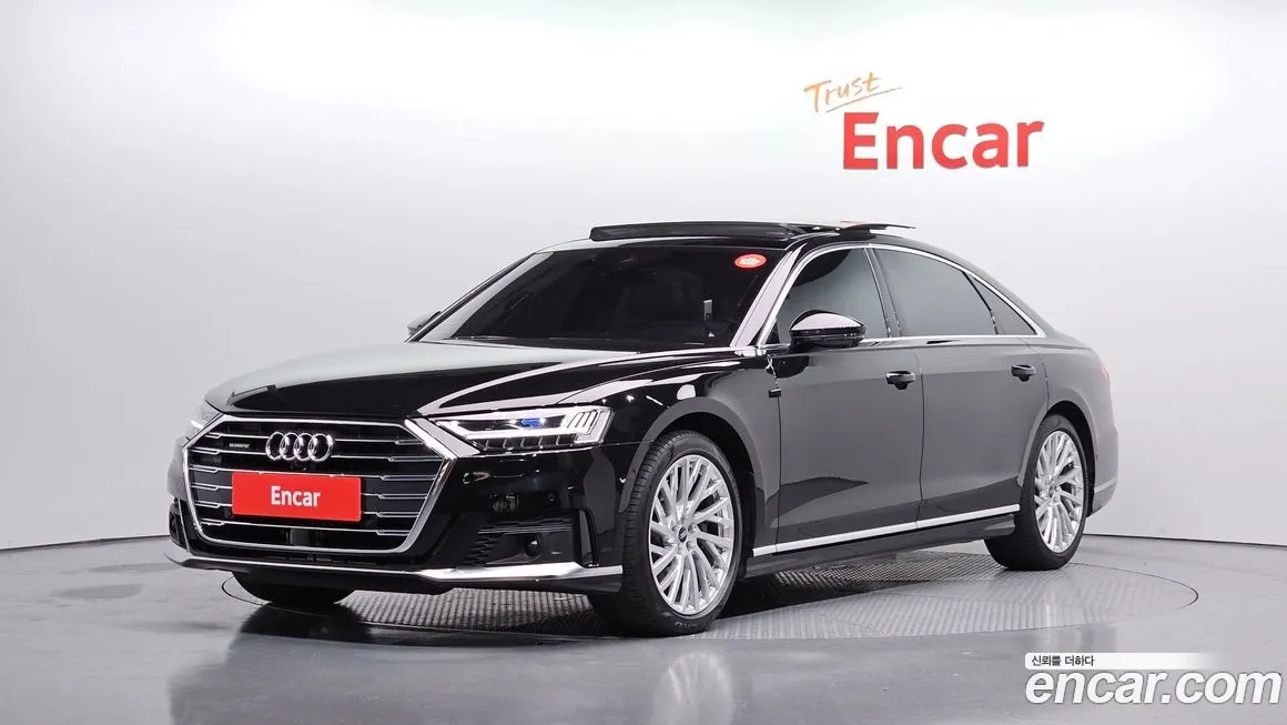 Audi A8 — фото 1