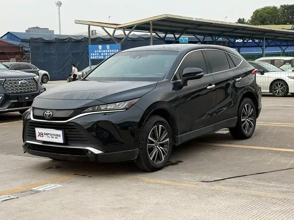 Toyota Harrier — фото 1