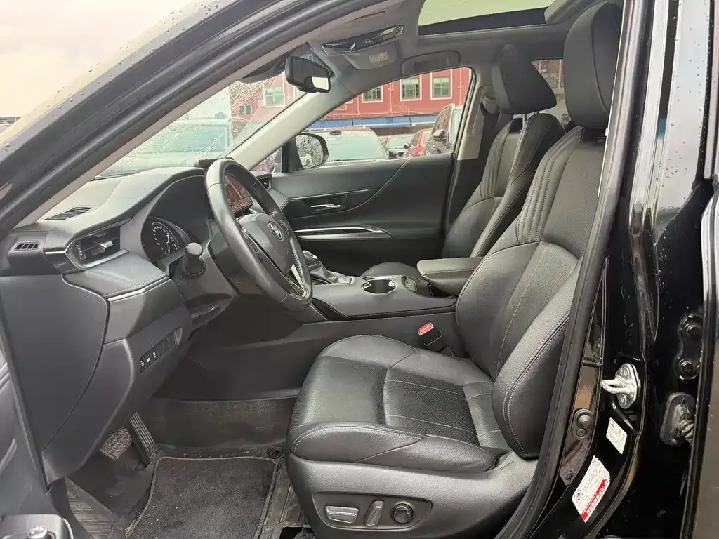 Toyota Harrier — фото 3