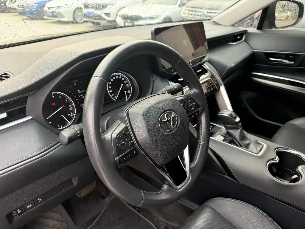 Toyota Harrier — фото 9