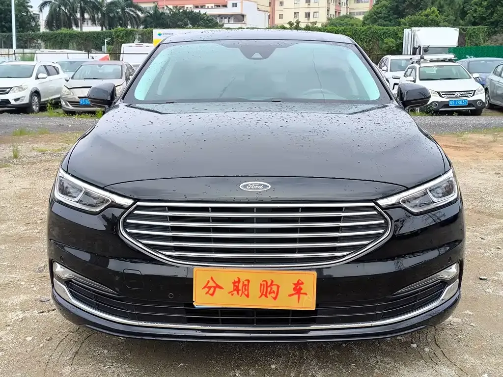 Ford Taurus — фото 1