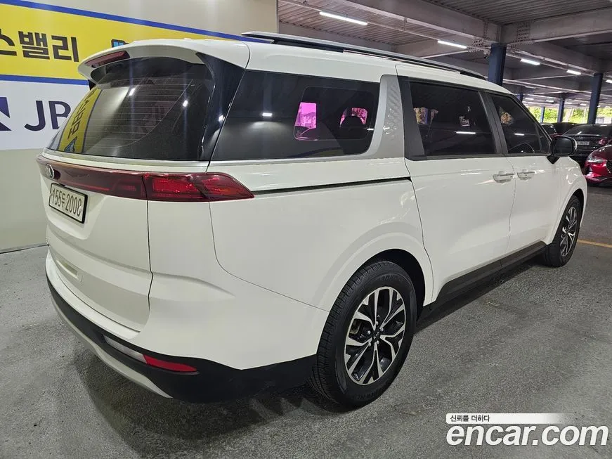 Kia Carnival — фото 10