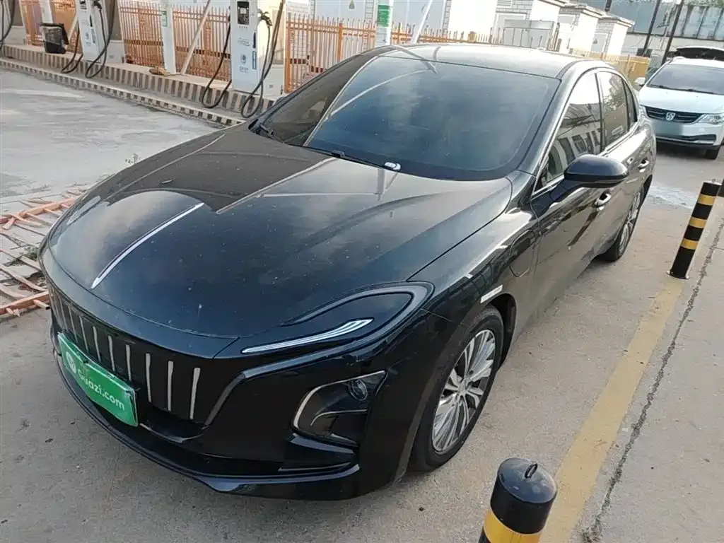 Hongqi E-QM5 — фото 1