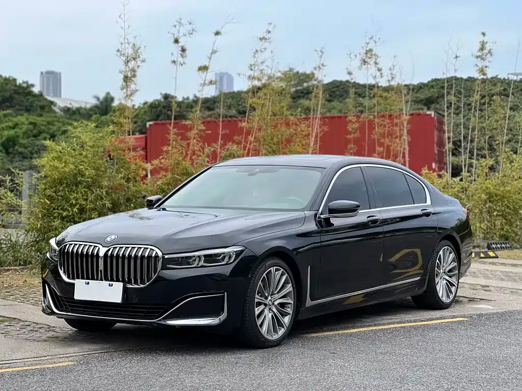 BMW 7 Series — фото 1