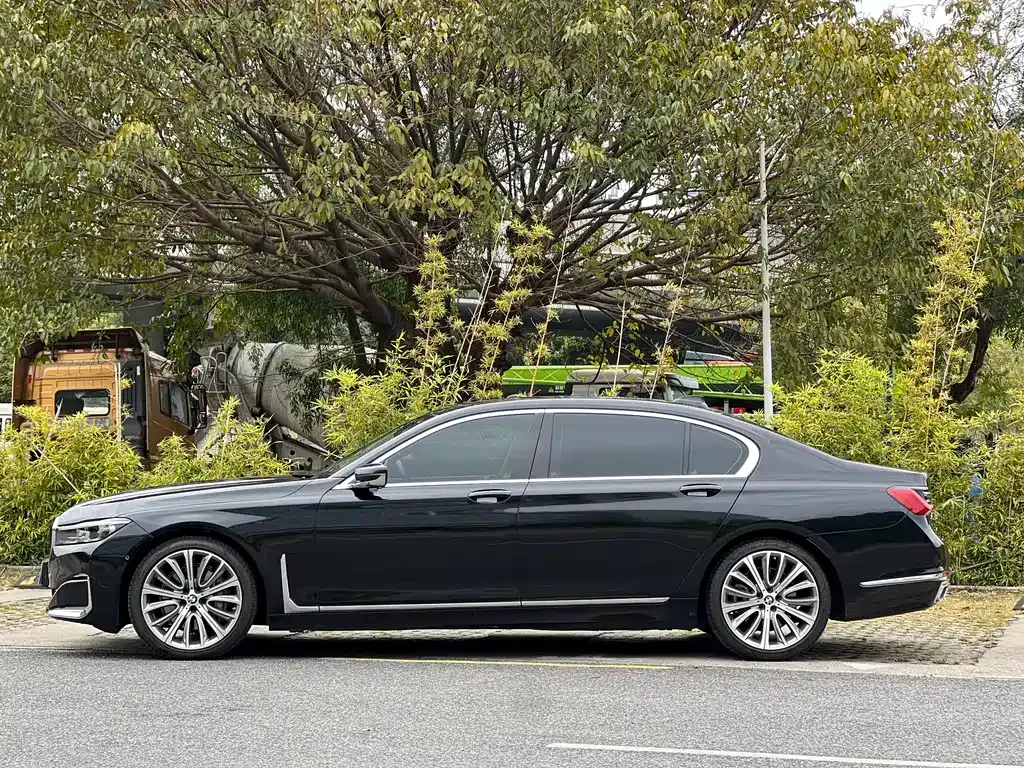 BMW 7 Series — фото 10
