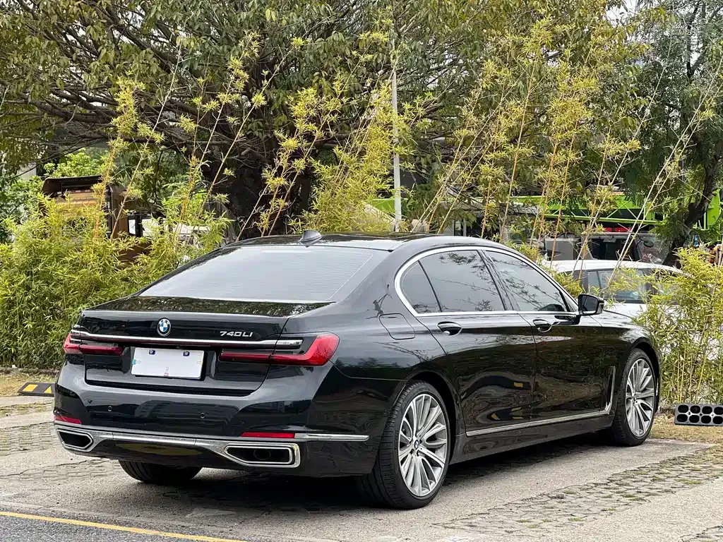 BMW 7 Series — фото 9