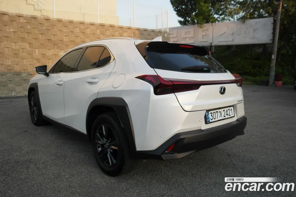 Lexus UX — фото 6
