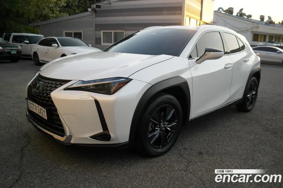Lexus UX — фото 2