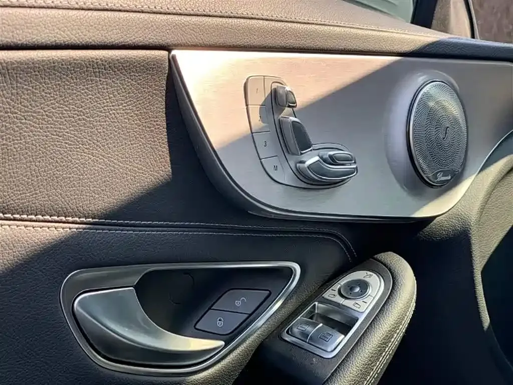 Mercedes-Benz C-Class (Import) — фото 8