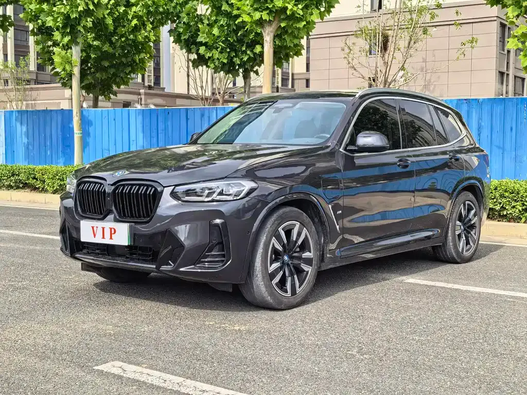BMW iX3 — фото 1